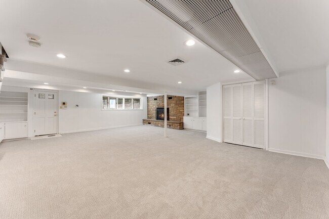 Building Photo - 128 Moorland Dr