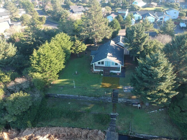 Building Photo - 348 Cockle St SW