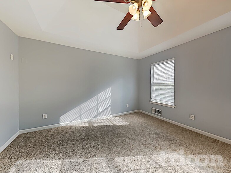Building Photo - 162 Robbens Dr
