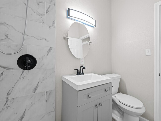 Building Photo - 1119 Waugh Dr