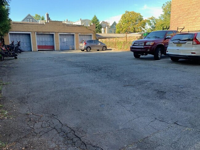 Building Photo - 86 W 34th St.