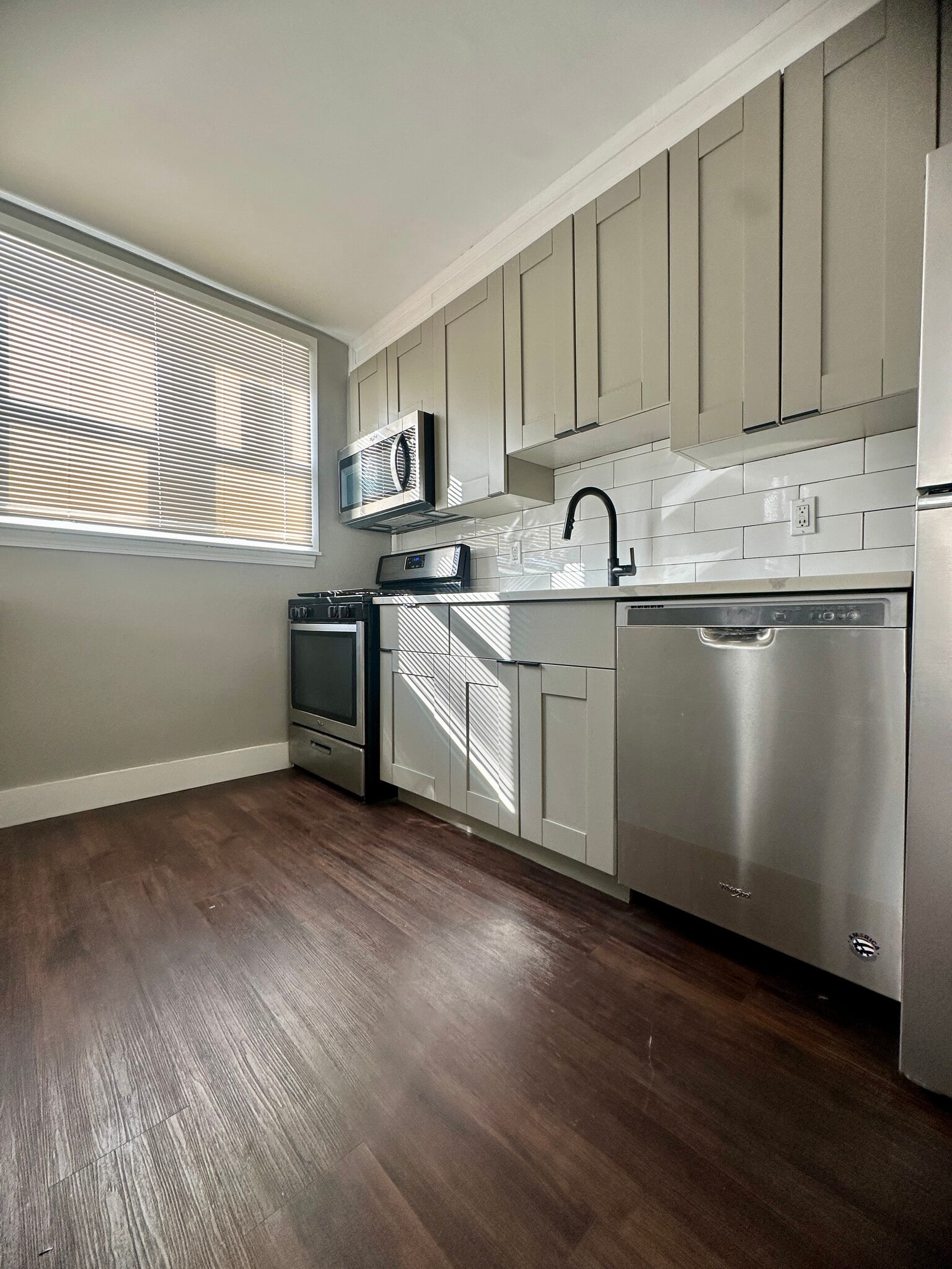 Building Photo - 1321 E Johnson St