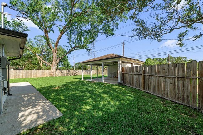 Building Photo - 6022 Willowbend Blvd