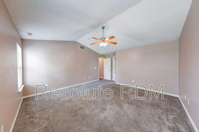 Building Photo - 2665 Foxbriar Pl
