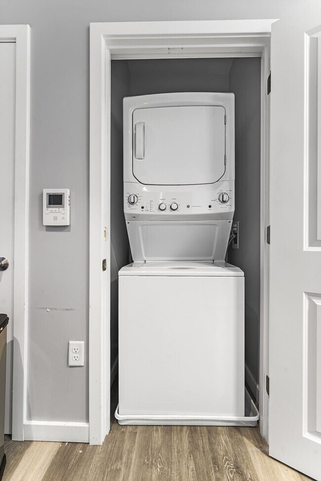 Building Photo - 95 Broadway-SI ID1240304P