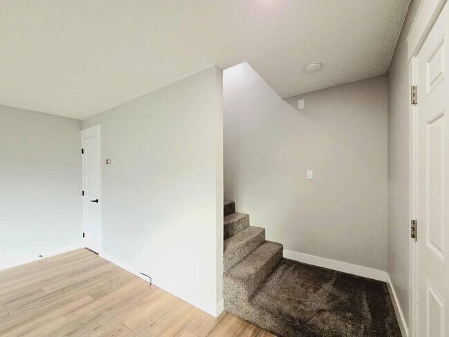 Building Photo - 20/22 Poplar Ave.