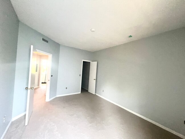 Building Photo - 1BR Central College Rd across from UNCW. C...