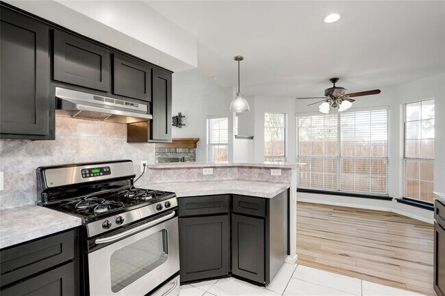 Building Photo - 1917 Windy Park Dr