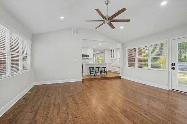 Building Photo - Charming 3-Bed/2.5-Bath Ranch in Durham