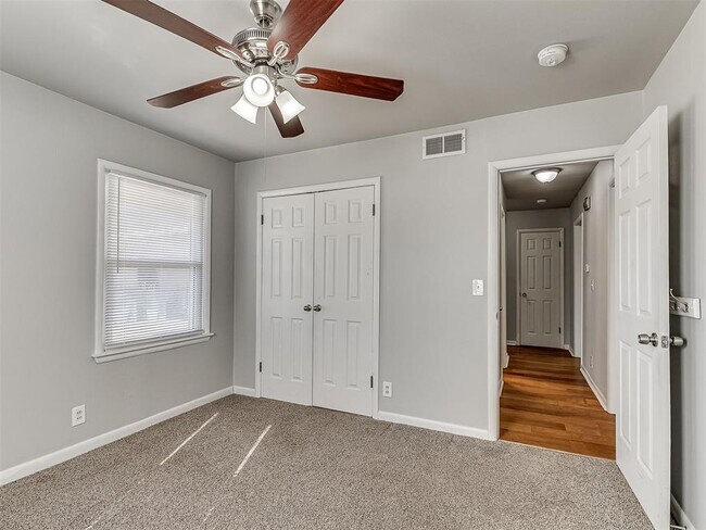 Building Photo - 2641 Kent Dr