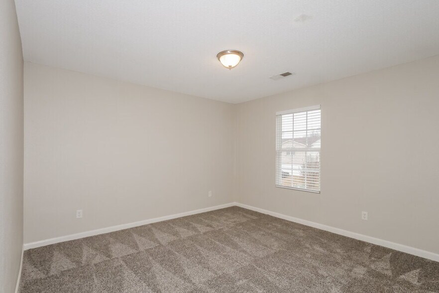 Building Photo - 9999 Chariden Dr