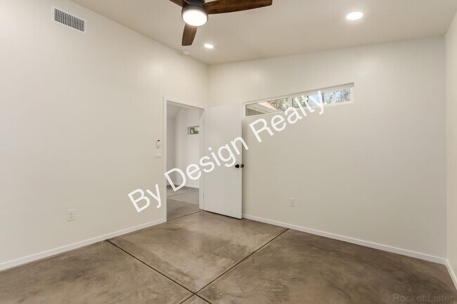 Building Photo - Modern Construction Steps from the University of Arizona