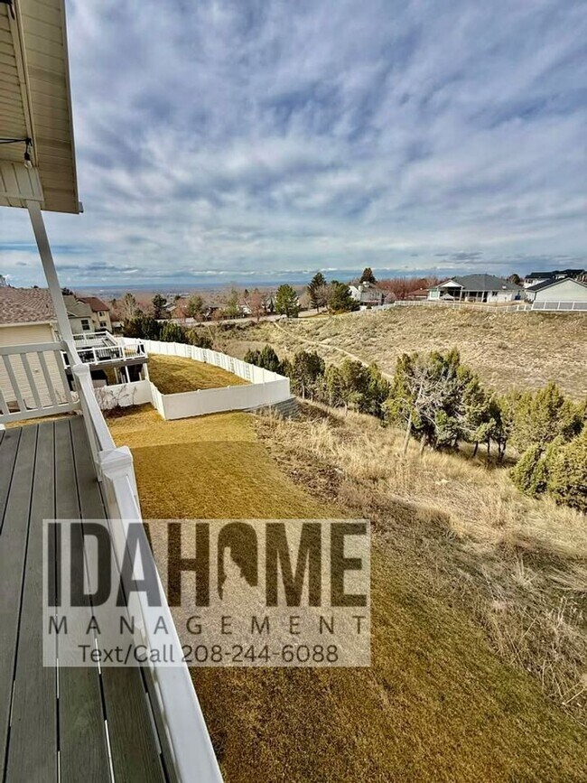 Building Photo - 2049 Sunrise Way