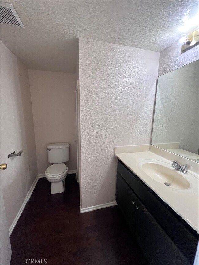 Building Photo - 11254 Oxnard St