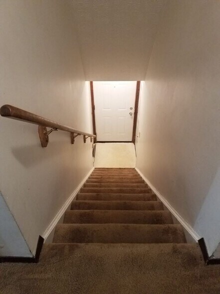 Stairs - 1299 Hilltop Cir