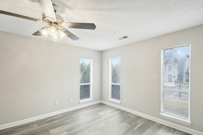 Building Photo - Rise Sunridge