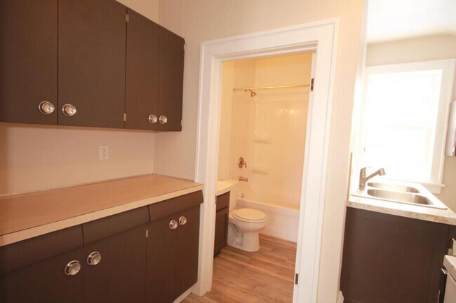 Building Photo - 1009 2nd Ave N. #3