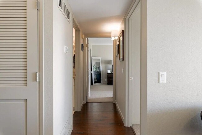 Building Photo - Move-In Ready 2BR/2BA Condo in Prime Cortez Hill Location!