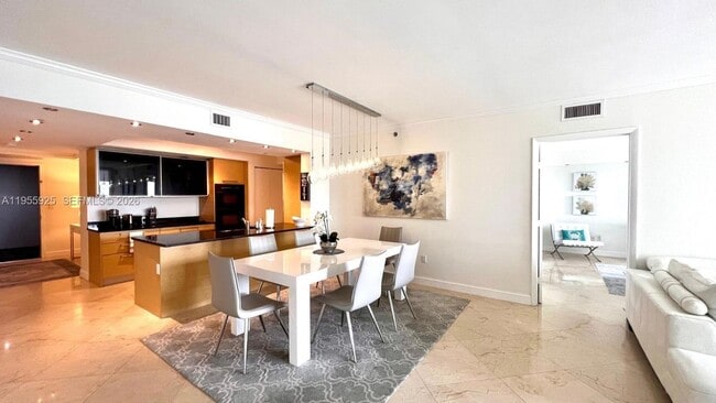 Building Photo - 1830 S Ocean Dr