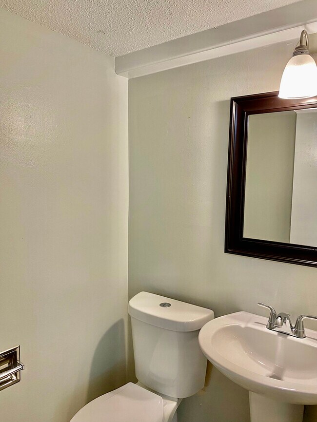 Building Photo - 1638 Keeble St