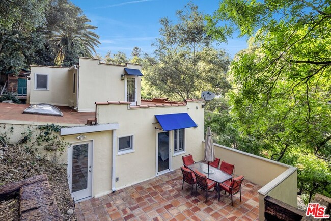 Building Photo - 8330 Lookout Mountain Ave