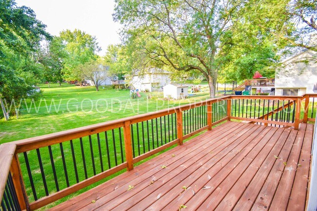 Building Photo - Half Off 1st Months Rent! 3 Bedroom 2 Bath...