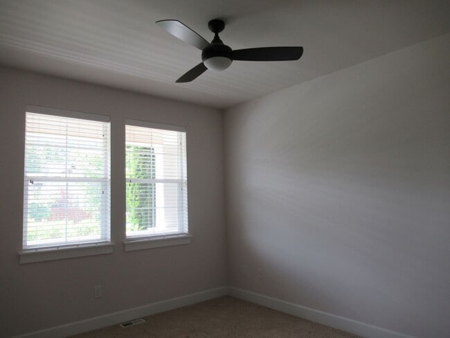 Building Photo - One level 2 bedroom, 2 bathroom home in North Bend