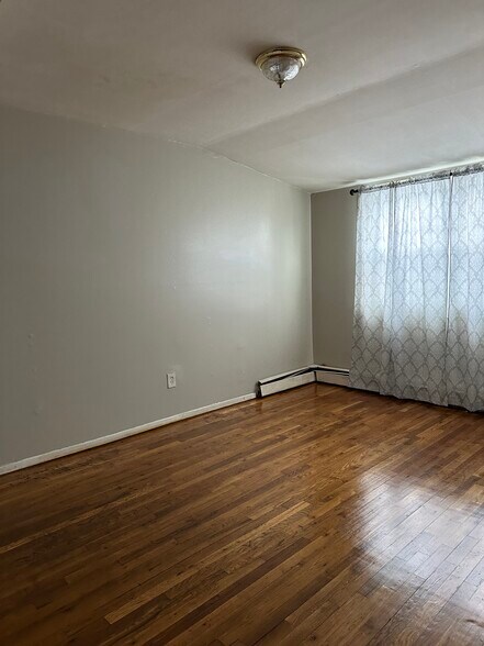 Building Photo - 18637 140th Ave