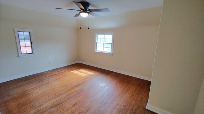 Building Photo - *Recently Updated 3BD/1BA Available for Re...