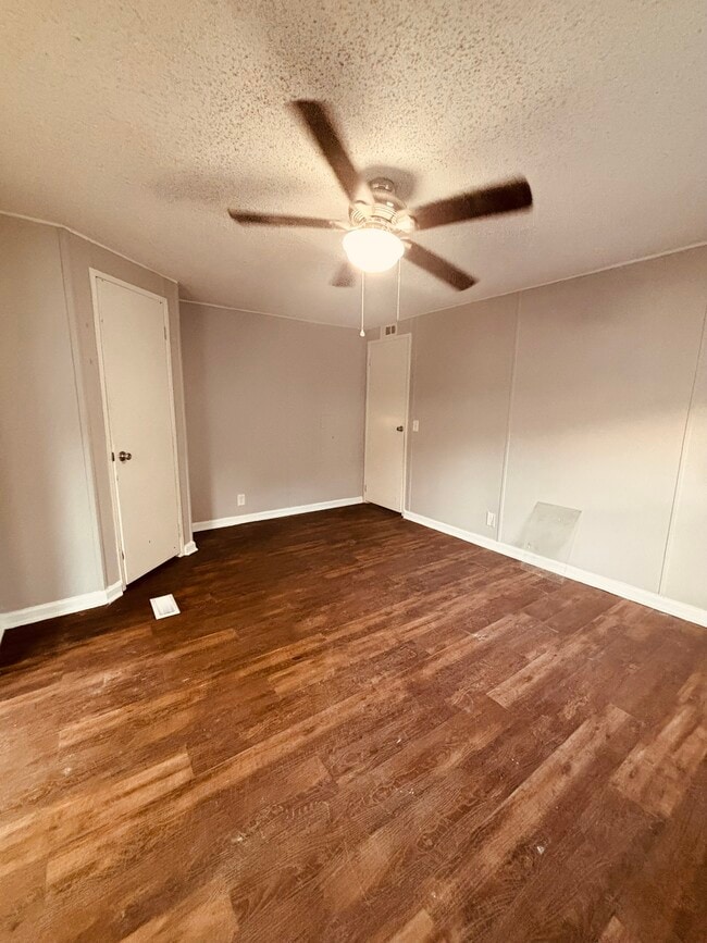 Building Photo - 200 Raider Ln