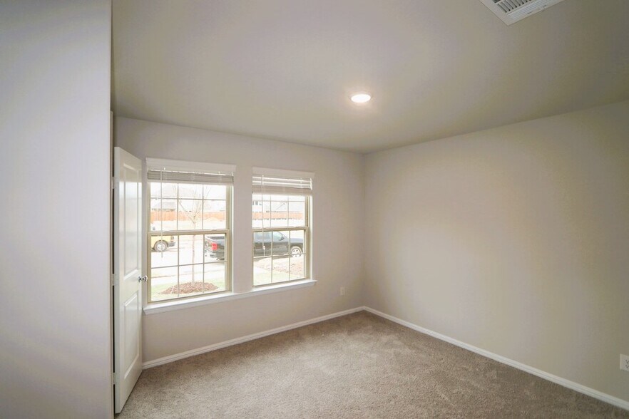 Building Photo - 13120 Yellowstone Way