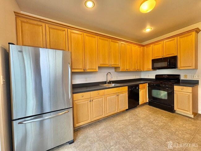 Building Photo - 406 Birch Ct