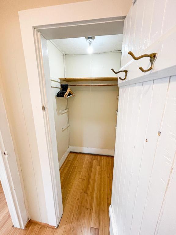 Building Photo - 312 Farm St