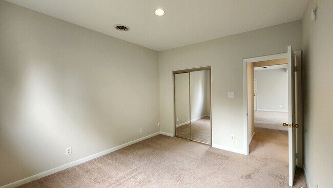 Building Photo - Affordable Condo with New Kitchen and Bath