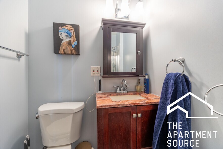 Building Photo - 1432 W Jonquil Terrace