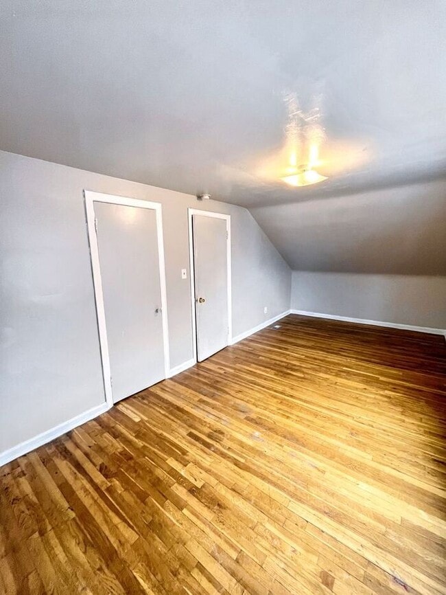 Building Photo - Charming 3-Bedroom Home in a Desirable Det...