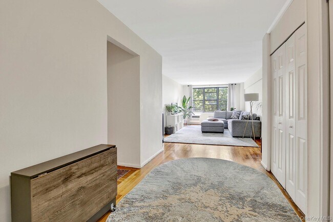 Building Photo - 1200 E 53rd St