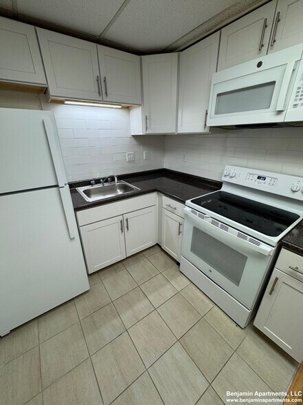 Building Photo - 431 Cambridge St