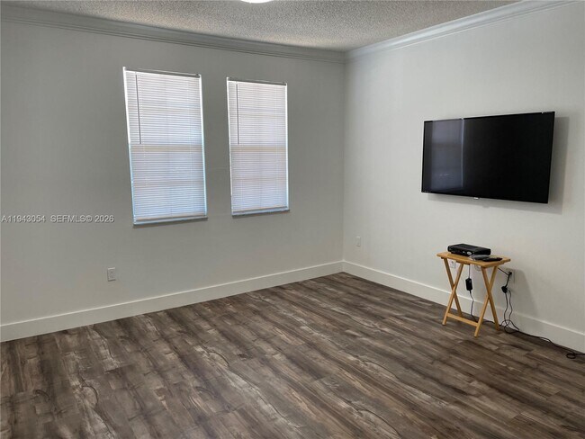 Building Photo - 533 NE 3rd Ave