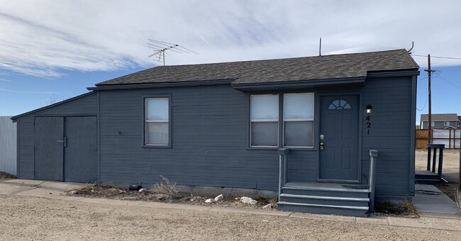 Building Photo - 3 Bedroom One Bath House for Rent