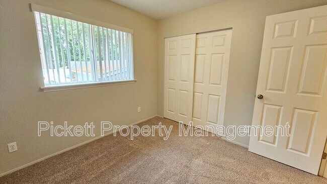 Building Photo - 11389 Symes Rd NW