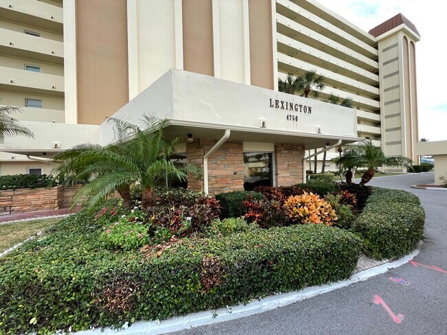 Building Photo - 4750 Cove Cir