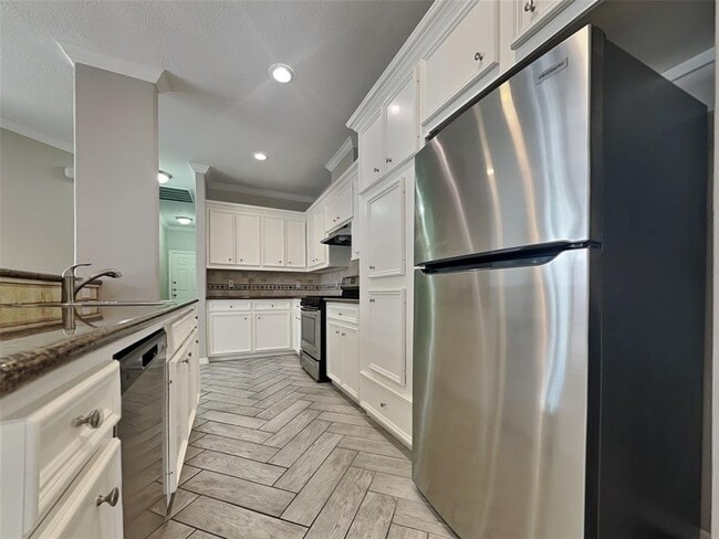 Building Photo - 6855 Tournament Dr