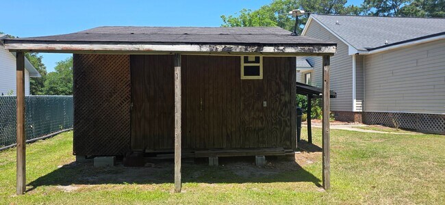 Building Photo - Nice Home with Many Amenities