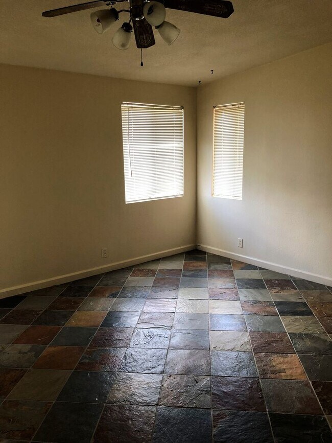 Building Photo - AVAILABLE NOW  $600 first month