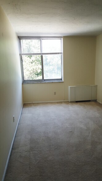 Building Photo - 12900 Lake Ave