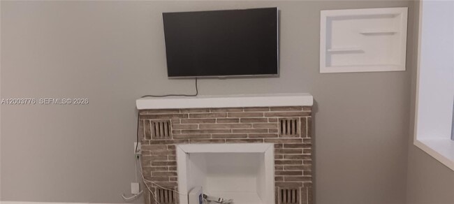 Building Photo - 1600 SW 14th St