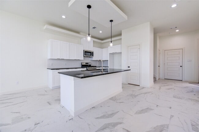 Building Photo - 2919 El Fenice Ln