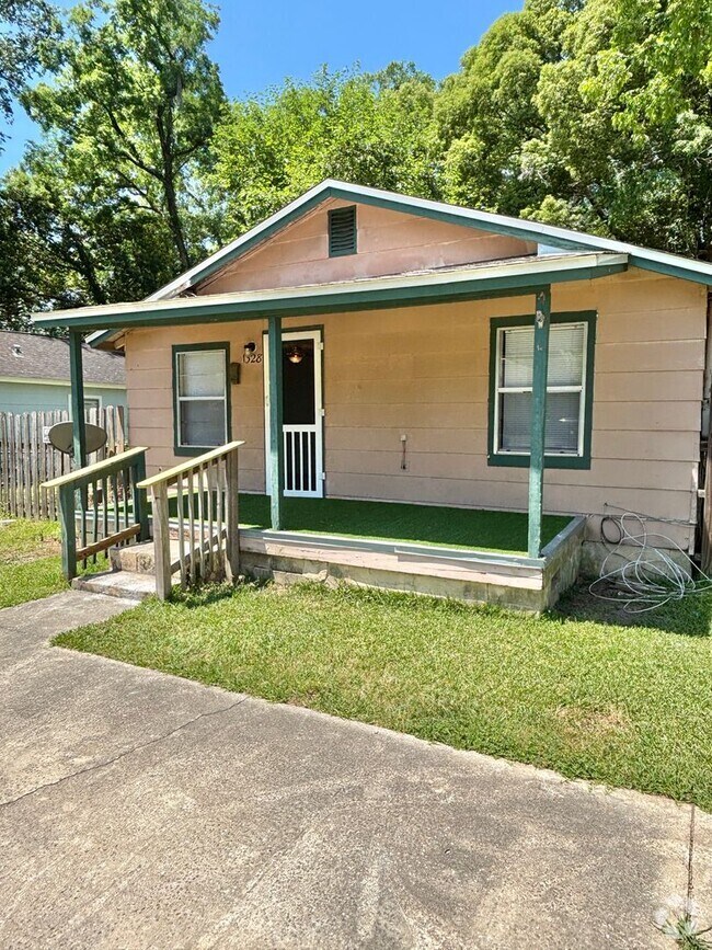 Building Photo - Midtown Cottage special
