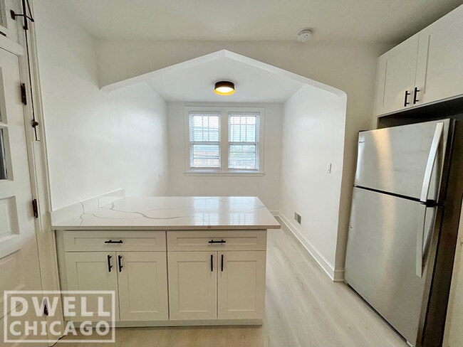 Building Photo - 5800 N Richmond St